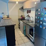 Appartement Grande Salon Climatisé Dans Partagé Avec Parking Devant La *