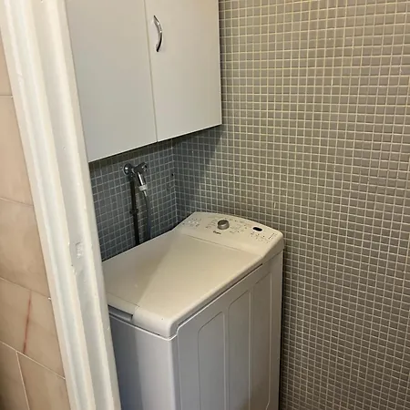 Grande Salon Climatise Dans Partage Avec Parking Devant La * Antibes