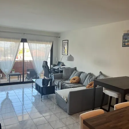 Grande Salon Climatise Dans Partage Avec Parking Devant La Apartment *