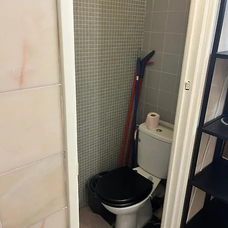 Apartment Grande Salon Climatise Dans Partage Avec Parking Devant La *