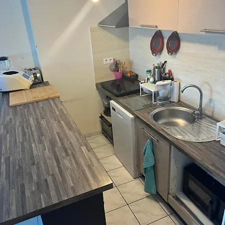 Grande Salon Climatise Dans Partage Avec Parking Devant La Apartment *