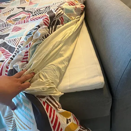 Grande Salon Climatise Dans Partage Avec Parking Devant La Antibes