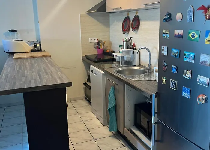 Apartmán Grande Salon Climatise Dans Partage Avec Parking Devant La *