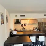 Grande Salon Climatise Dans Partage Avec Parking Devant La * Antibes