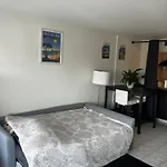 Appartement Grande Salon Climatisé Dans Partagé Avec Parking Devant La