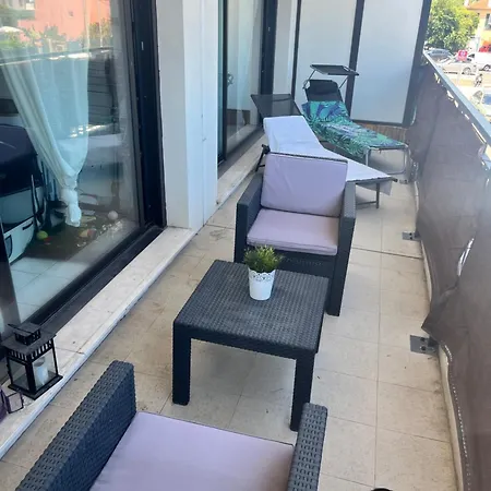 Agreable Climatise Devant La Avec Parking 昂蒂布