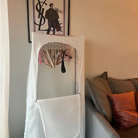 Apartman Grande Salon Climatise Dans Partage Avec Parking Devant La Antibes