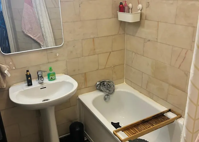 Grande Salon Climatisé Dans Partagé Avec Parking Devant La Appartamento *